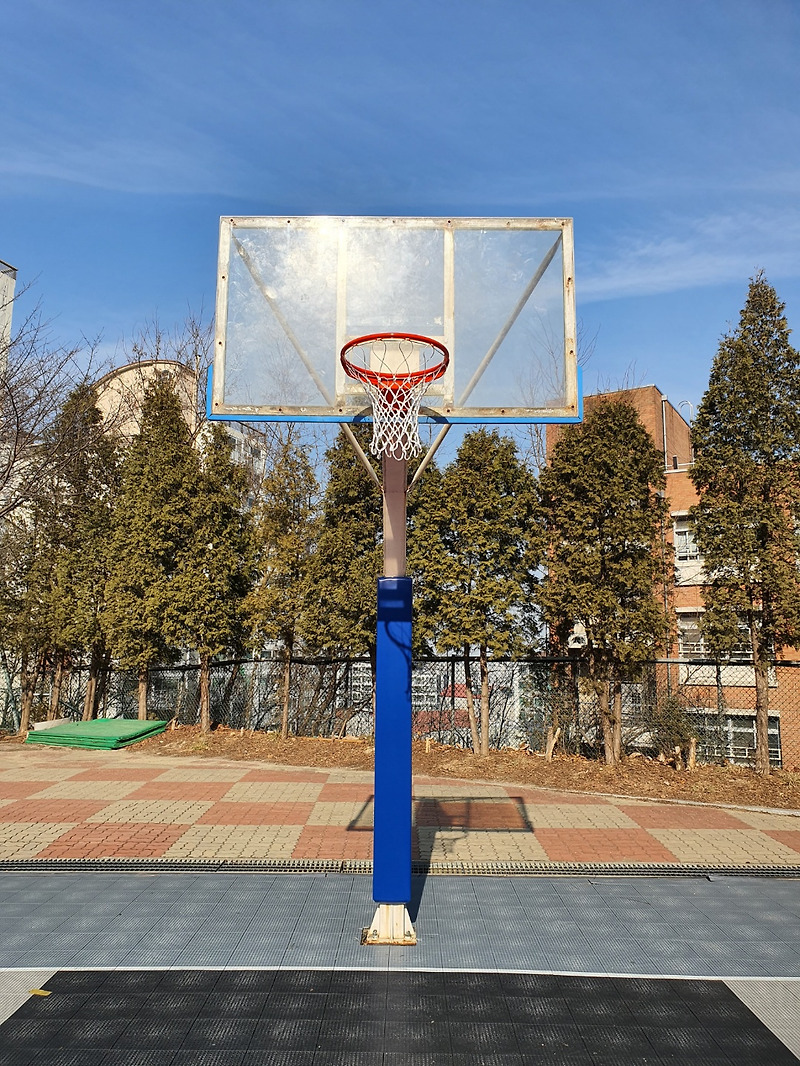 [날개스포츠] 안양근명중학교 농구림 교체, 농구대보호대 교체 작업