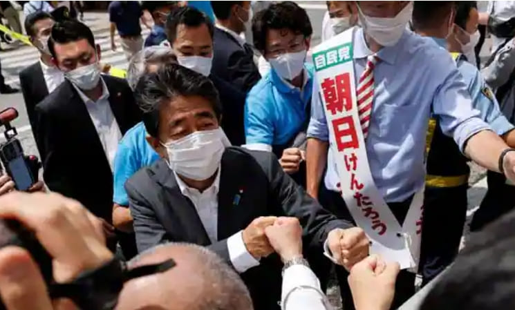 [세상에 이상한 일들이] 속보: 일 아베 신조 전 총리 총격을 받아 심정지 상태 VIDEO:Former PM Shinzo Abe hospitalized after reported shooting
