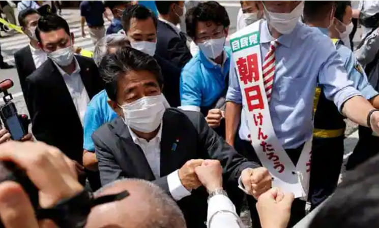 [세상에 이상한 일들이] 속보: 일 아베 신조 전 총리 총격을 받아 심정지 상태 VIDEO:Former PM Shinzo Abe hospitalized after reported shooting