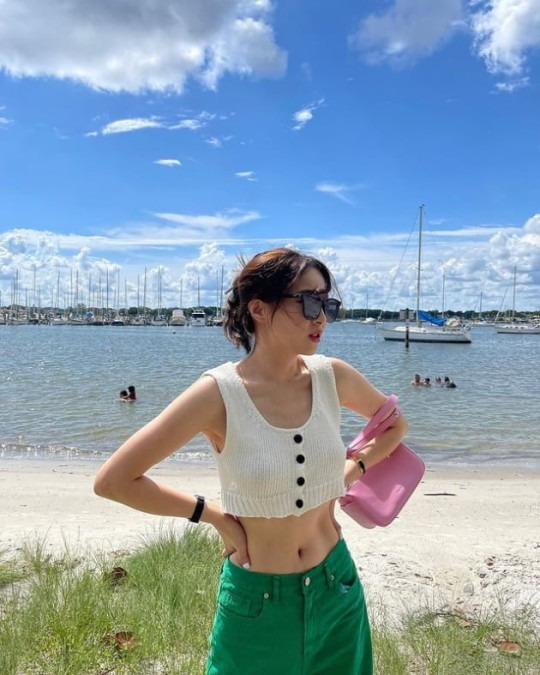 정혜성, 크롭탑 입고 선명한 11자 복근 자랑! 허리가 한 줌샷 [사진]