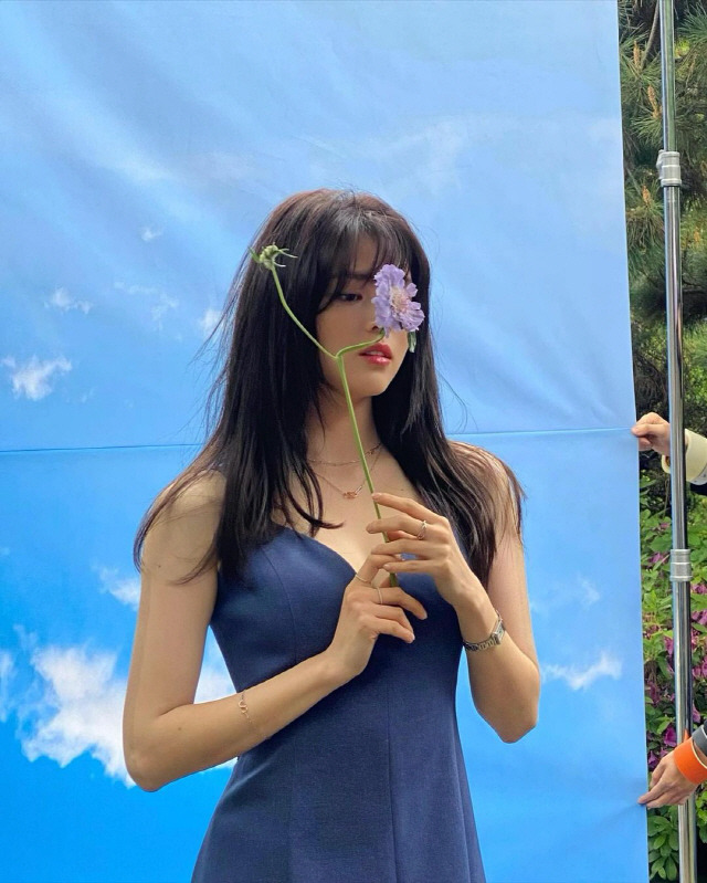 한소희, 꽃보다 화사한 비주얼...'누가 꽃이게'