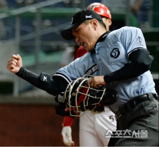 권영철 한화 lg 오심 수비방해 타격방해 판단 징계