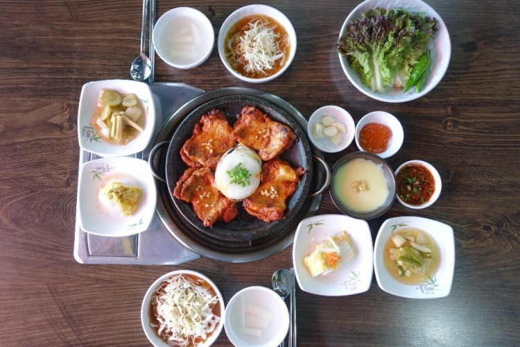 생방송 투데이 경기도 가평역 아침고요수목원 근처 숯불 닭갈비 잣두부전골 잣막국수 맛집 온라인 예약 위치 어디