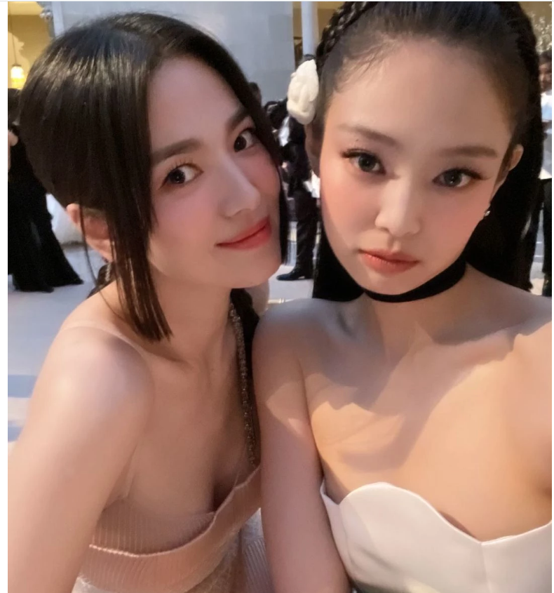 2023 멧 갈라 역대급 비주얼 송혜교 제니 투샷 샤넬 미니드레스 재현한 의상