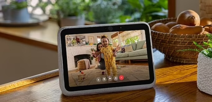 페이스북, 첫 무선 휴대용 영상 통화 기기 출시  VIDEO:Facebook launches new smart video calling device 'Portal Go'