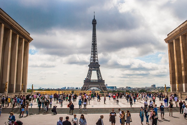 세계의 건축물. 파리의 아이콘 에펠탑