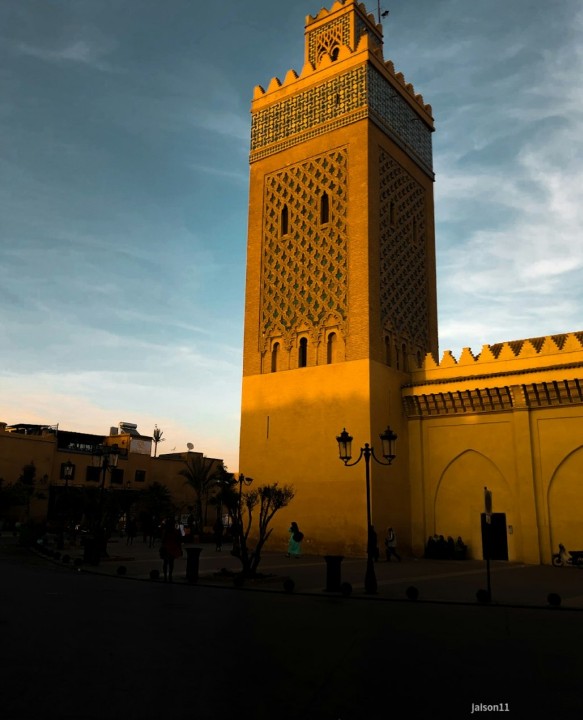 감각을 사로잡고 영혼을 매혹시키는 모로코의 생기 넘치는 보석 마라케시