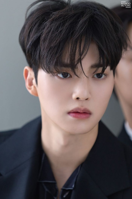 송강, B컷이 이 정도? 더벅머리에 가려졌던 '압도적 비주얼'