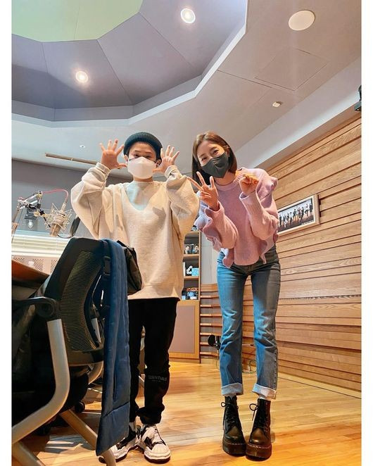 유이, 살을 얼마나 더 뺀 거야!..앙상한 손가락에 허벅지 [사진]
