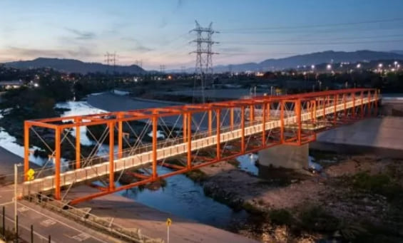 독특한 로스앤젤레스 강을 가로지르는 테일러 야드 다리 VIDEO: Taylor Yard Bridge Los Angeles River