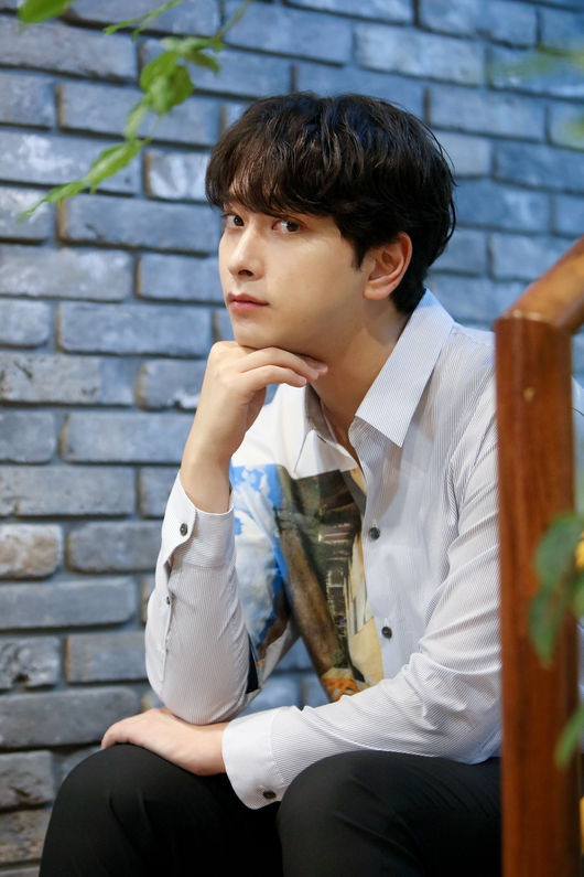 가수 황찬성 최근 근황 및 성형전 사진