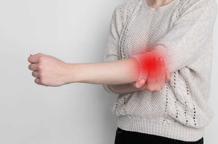팔꿈치가 아프고 팔꿈치 관절이 아플 때 의심되는 질병이란 무엇일까요?