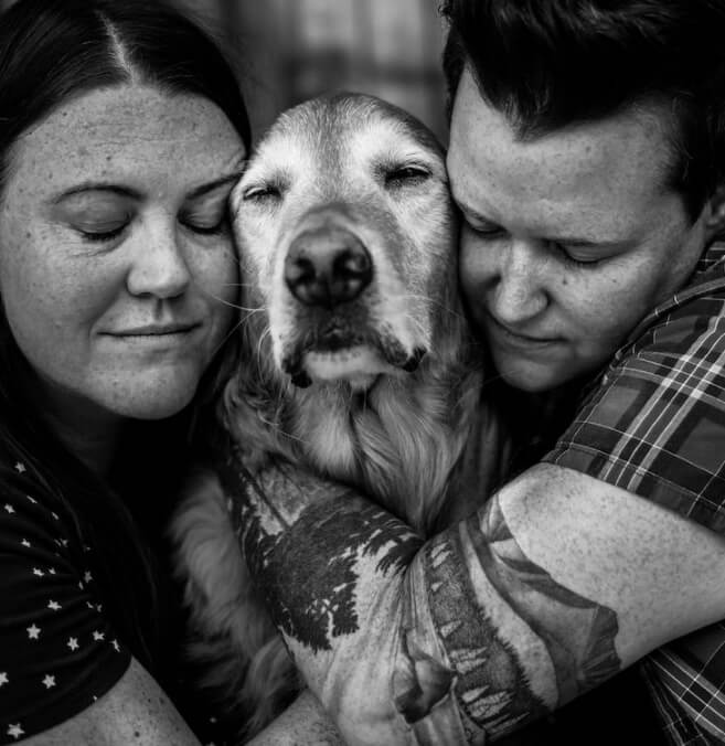 강아지 종말 사진을 찍어주는 천사 사진사  Photographer Lauren Smith-Kennedy captures end-of-life photos that give people an opportunity to say goodbye to their pets.