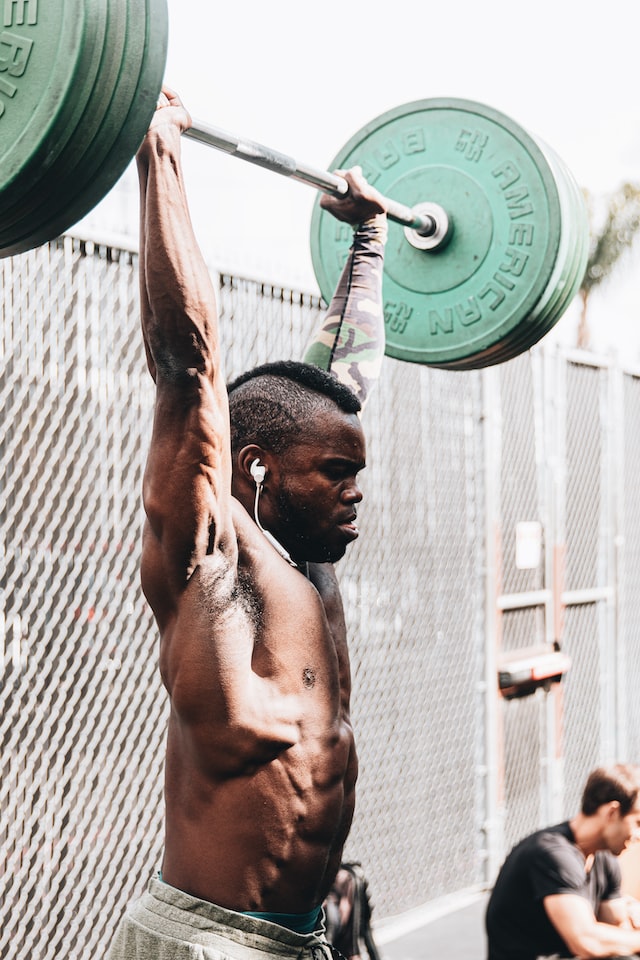 어깨 강화: 근육 형성을 위한 최고의 어깨 운동
