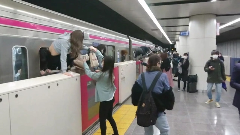 일본 지하철 게이오선 방화 칼부림 사건