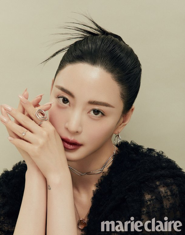 한예슬, 이 미모로 남친 사로잡았나...화보서 청순 비주얼 드러내
