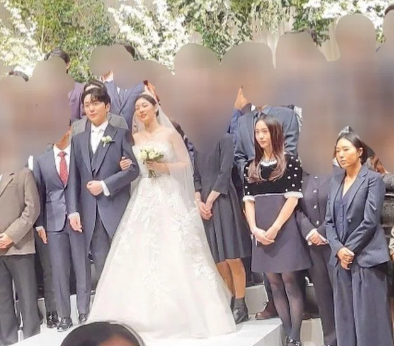 동시입장한 김연아 고우림 결혼답례품 뭐길래 화제