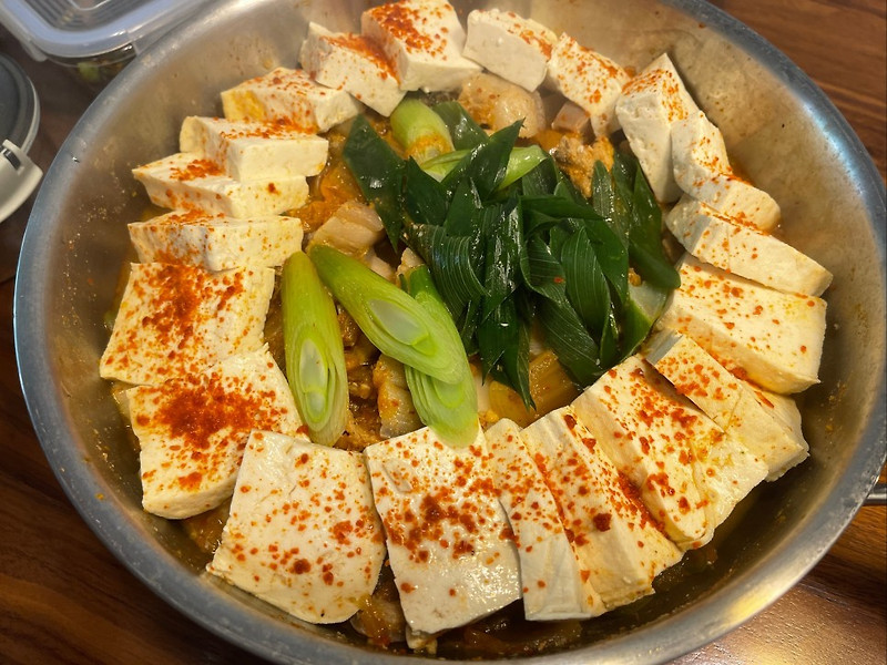 [레시피] 두부삼합과 찌개를 한번에 해치우는 돼지김치찌개 (+수미네반찬)