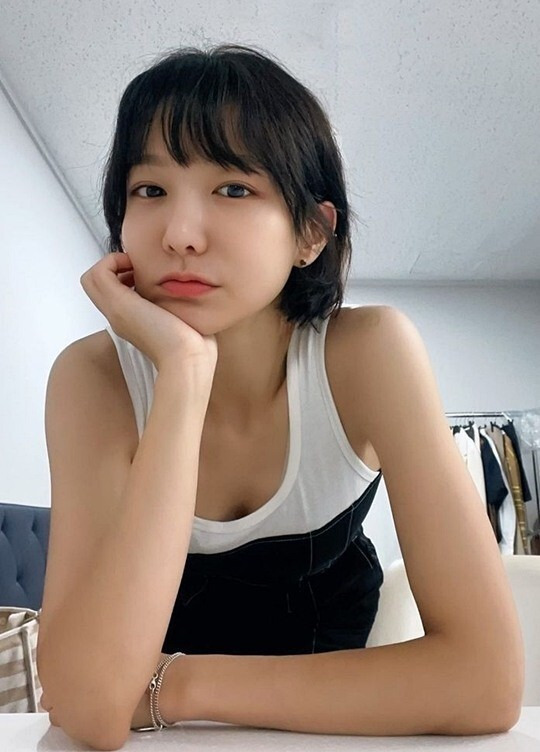 뚱뚱해서 여자로 느껴지지 않는다는 남자친구의 말을 우연히 듣고 충격을 받아 극단적인 식단으로 다이어트를 성공한 여배우가 있는데요. 바로 배우 신소율입니다.