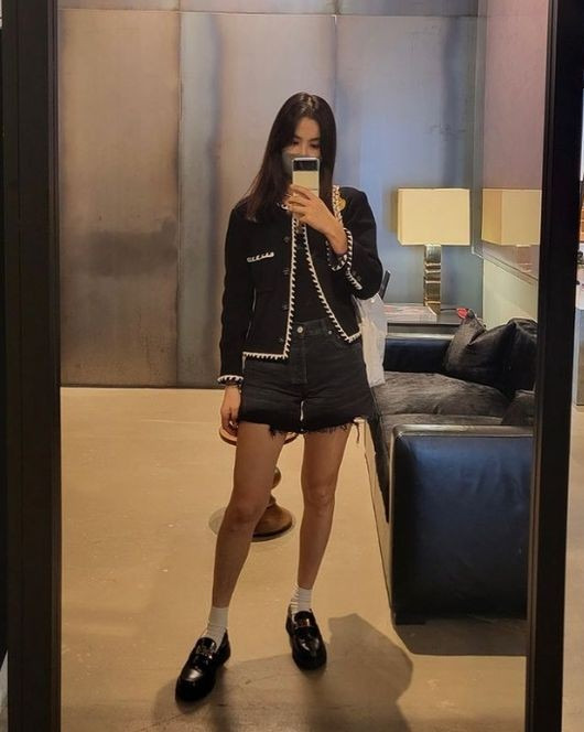 '장동건' 고소영, 핫팬츠 입은 51세! 몸무게 50kg 넘어도 날씬해 [사진]