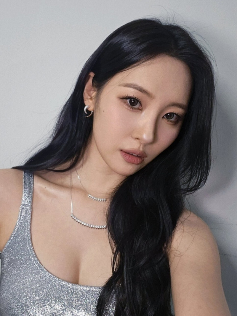 선미, 파격 드레스로 뽐낸 아찔 볼륨감...어떤 드레스든 완벽 소화 