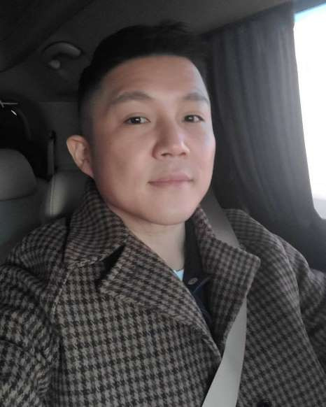 조세호, 30 감량 후 점점 잘생겨져‥체크 코트에 훈남미 물씬