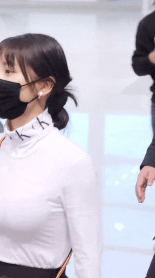 트와이스 모모 나이 본명 복근 코 화보 mbti 살 수영복 몸매 프로필