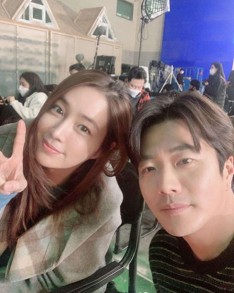 이민정X권상우 ‘크리스마스 선물’ 촬영 인증 “올해 연말 드릴 선물”