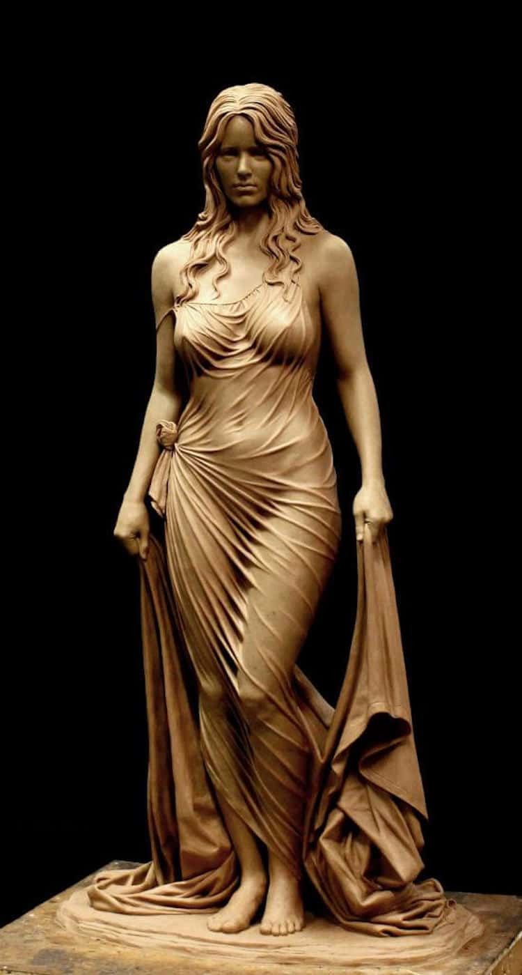 성서 등장 밧세바 나신 묘사한 조각가  VIDEO:Life-Size Sculpture Captures a Soaked Bathsheba in Stunning Detail