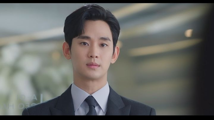 ‘눈물의 여왕’에서 김수현이 홍해인, 박성훈의 관계에 살짝 질투심