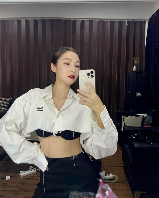 제시카, 중국 걸그룹 데뷔하더니 속옷이 그대로..파격 노출 컨셉! [사진]