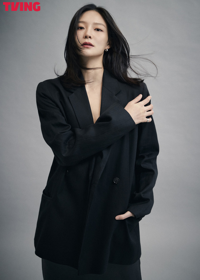 ‘은퇴작’이란 평가가 칭찬인 시대, 배우 이솜은 지난 1일 최종회가 공개된 티빙 오리지널 시리즈 ‘LTNS’