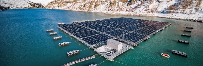 스위스의 세계 최초 고고도 부유식 태양열 발전소 World's first high-altitude floating solar farm – in the Swiss Alps