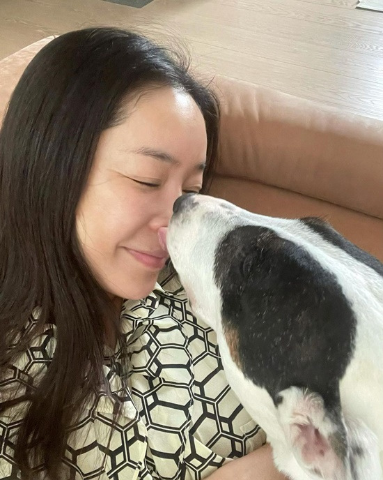'재혼 10년차'  이혜영,  과감한 애정 표현!  51세 민낯 미모도 '감탄'