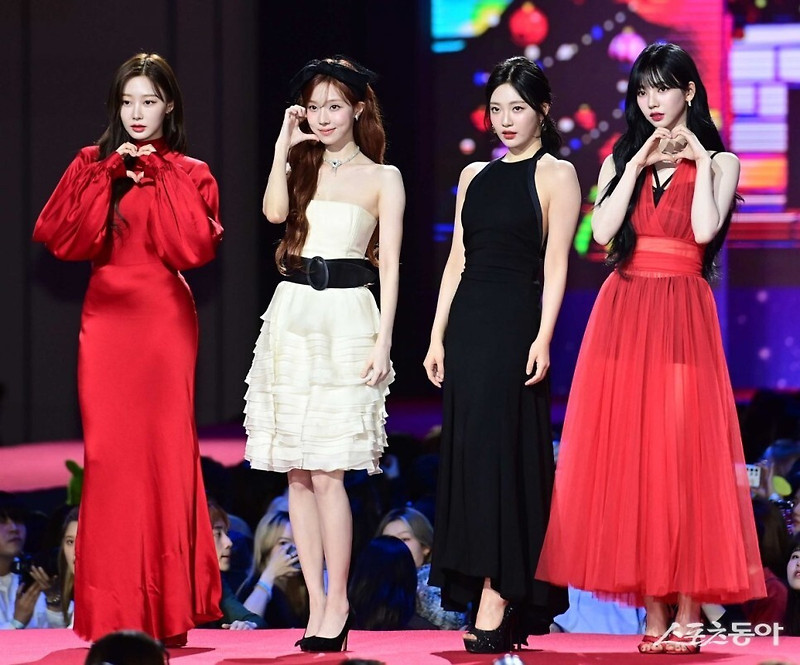 에스파 카리나·윈터·지젤·닝닝, 'SBS 가요대전' 레드카펫...크리스마스 여신들