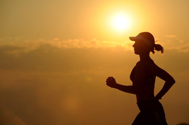 강하고 건강한 신체를 위한 최고의 노화 방지 운동 5가지