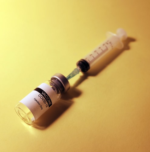 코로나19 백신접종 첫날 이상반응 두통·발열 등 15건