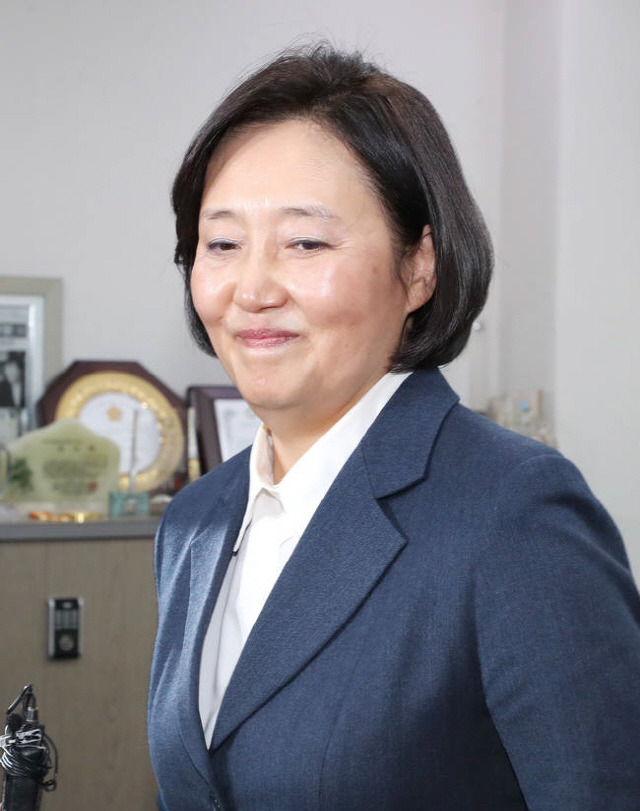 박영선 나이 전남편 직업 이원조 변호사 국적 재산 가족 자녀 아들 고향