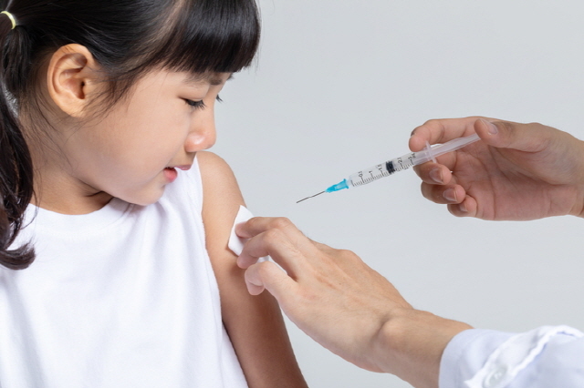 코로나19 확진후 완치된 아이, 백신 접종해야 할까?