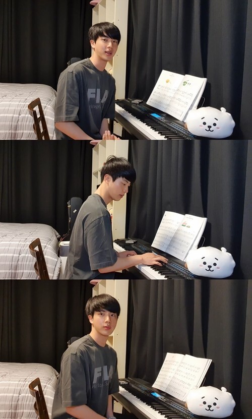 BTS 진, 새로운 취미는 피아노 '방금 연습했는데 떨려서 악보가 안보여'