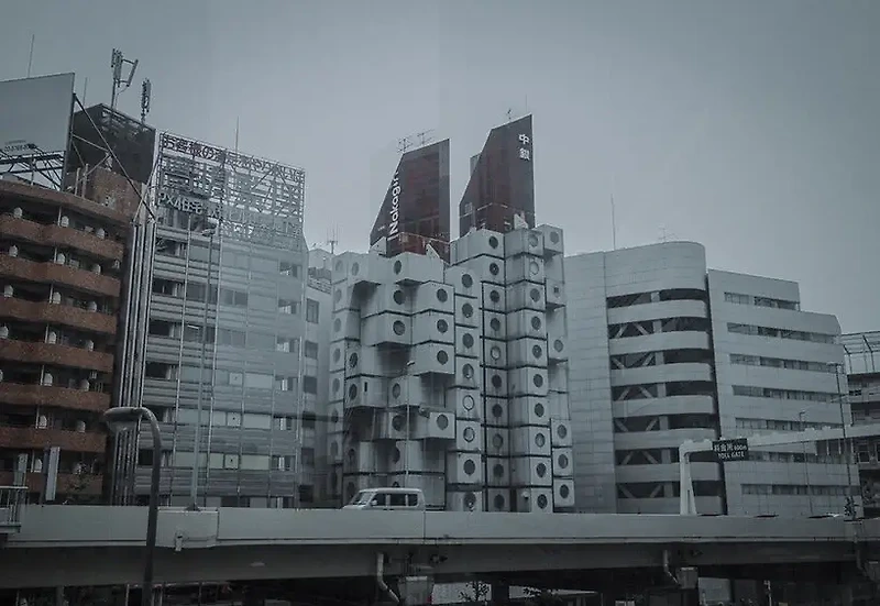 도쿄의  명물 나카긴 캡슐 타워 철거 위기 처해  VIDEO: Nakagin Capsule Tower in Tokyo