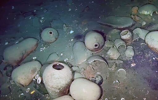 300여년 전 침몰 보물선 '산호세호' 유물 발견