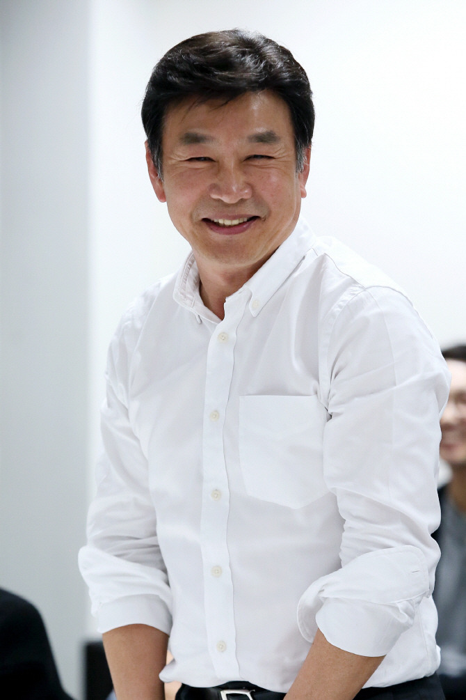 길용우 나이 배우 와이프 부인 아내 결혼 가족 자녀 아들 며느리 집안 재산