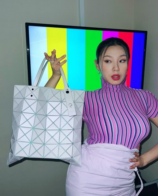 리정, 노출 하나 없는데 반응 폭발한 사진! 
