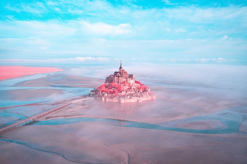 코튼캔디 핑크 색조의 프랑스의 숨 막히는 광경 Infrared Photos Capture Breathtaking Views of France in Cotton-Candy Pink Hues
