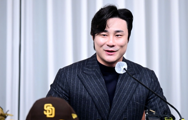 메이저리거 샌디에이고 파드리스 김하성 골든글러브 기자회견 공갈 협박 후배선수 고소