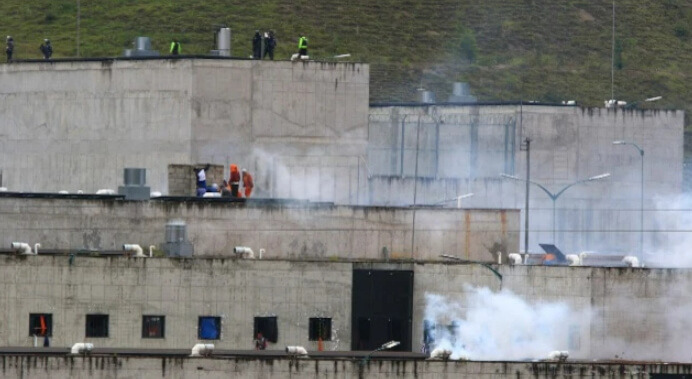 어찌 이런 일이...에콰도르 교도소 폭동으로 100명 이상 사망 VIDEO: Ecuador prison uprising leaves over 100 dead