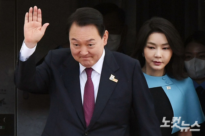 '대머리男과 주걱턱女의 궁합'..김건희 논문 '재조명'[이슈시개]