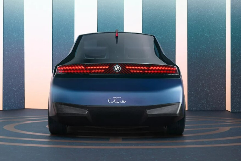 BMW, 100% 재활용  전기차 첫 선보여 VIDEO:BMW i vision circular debuts as 100% recyclable electric car at IAA 2021