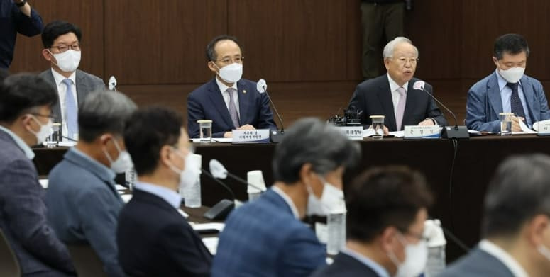 [#세율 인하] 15년 만에 조정되는 직장인 소득세 과표...세 부담 최대 80만원 줄어든다